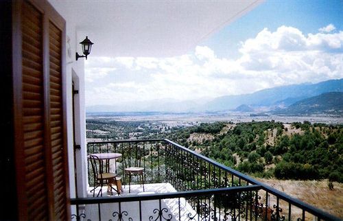 Guesthouse Arsenis Каламбака Екстер'єр фото